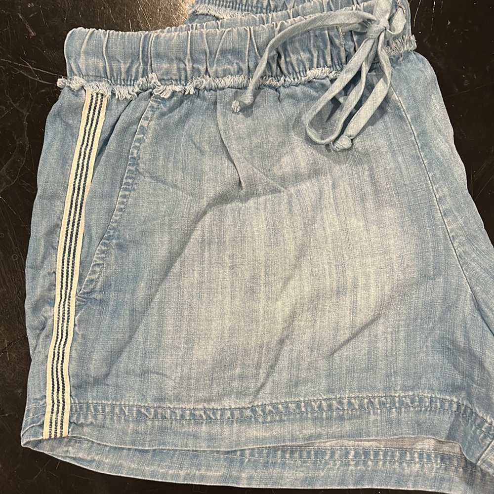 Bella Dahl loose fit chambray denim shorts medium